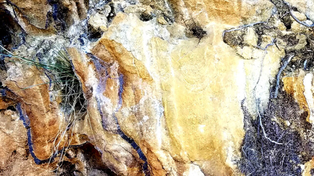 Oxydation dans les grès ocreux cénomaniens (croûtes ferrugineuses et anneaux de Liesegang)
