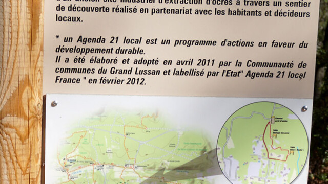Panneaux - ocres de St Laurent la Vernède (photo R. Guin)