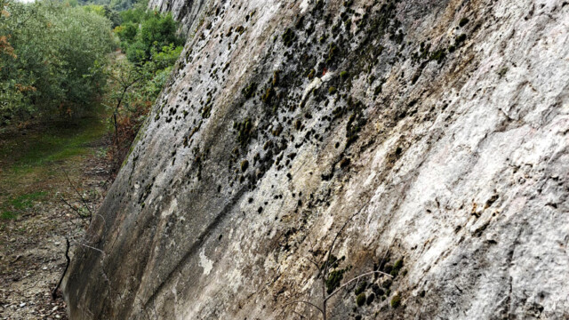 Grande faille normale du Mas de Paparel - miroir - orientation N-S (photo S. Roels)