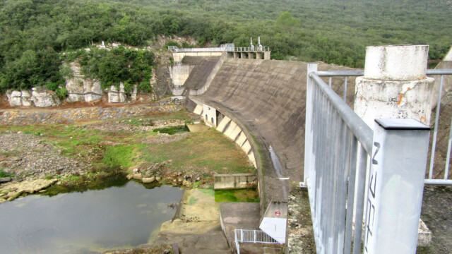 Barrage de la Rouvière - partie aval (photo JP Bouvier)