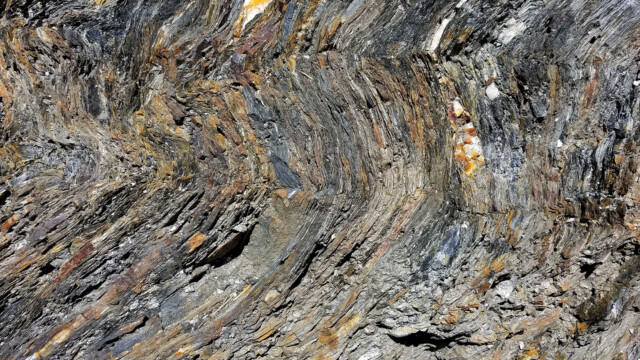 Plissement dans les schistes graphiteux au Col de l'Exil