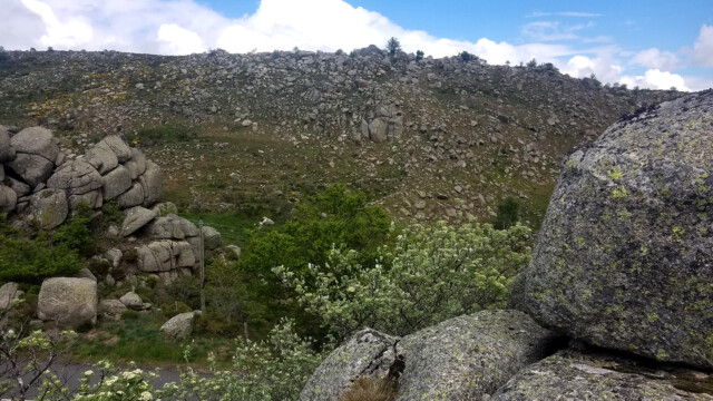 Le chaos de Rûnes formé dans le granite du Bougès