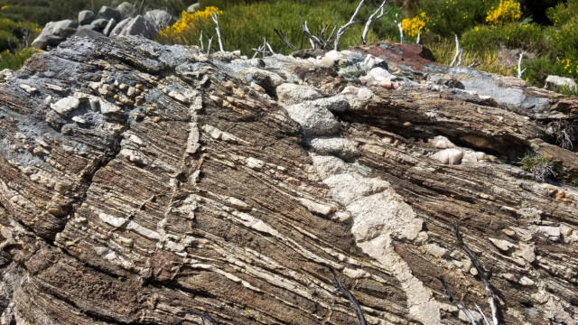 Enclave métamorphique dans le granite du sommet de Finiels
