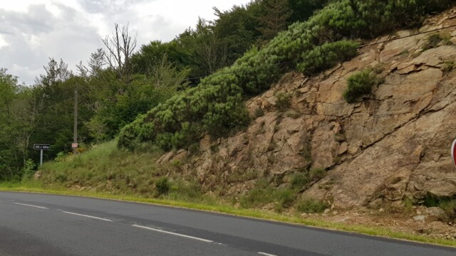 Gneiss œillé, début de la série ardéchoise, Pont du Bon Dieu sur l'Allier