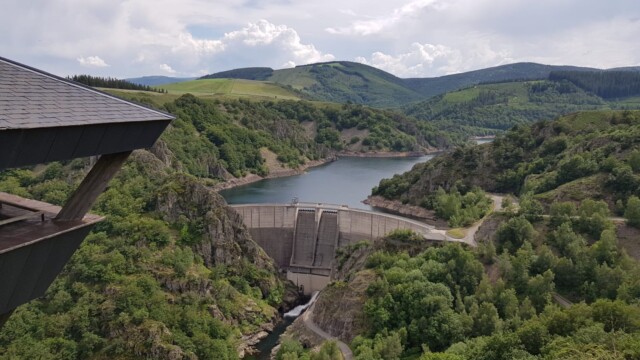 Belvédère d'information face au barrage de Puylaurent sur le Chassezac