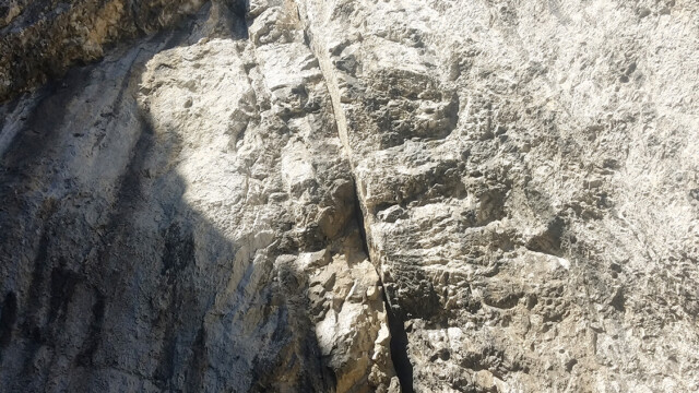Faille à l'origine de la cavité