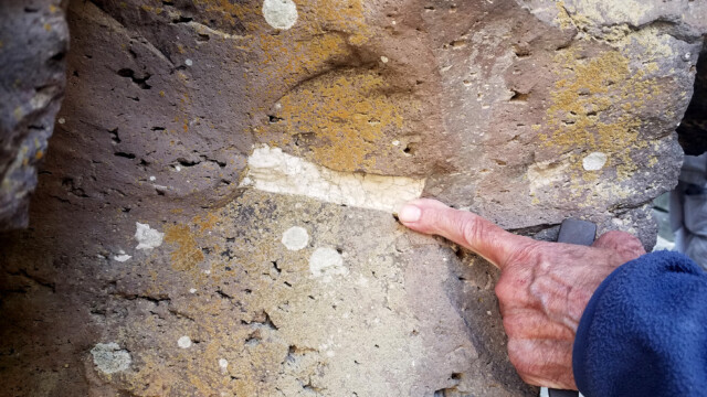Evenos - inclusion de quartz dans le basalte